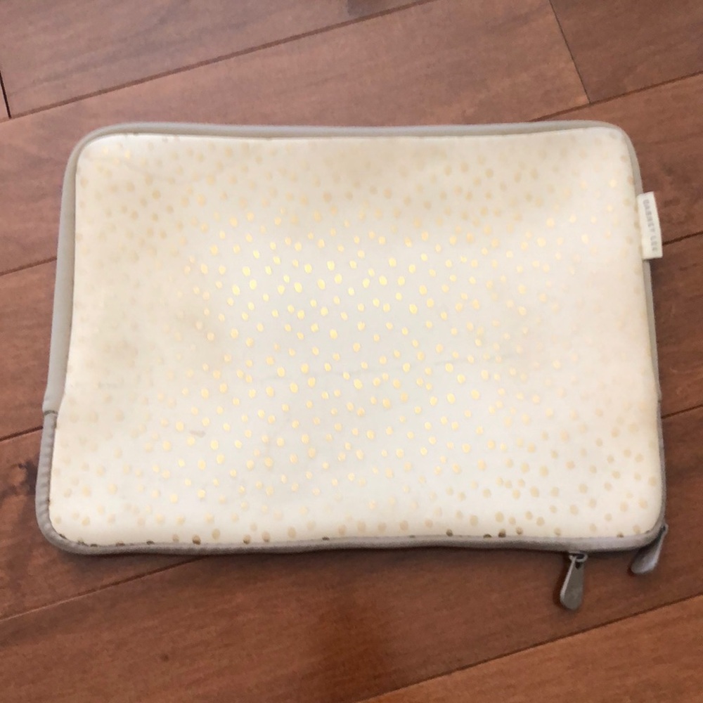 Dabney Lee laptop sleeve. 13.3”. Cream with gold dots.